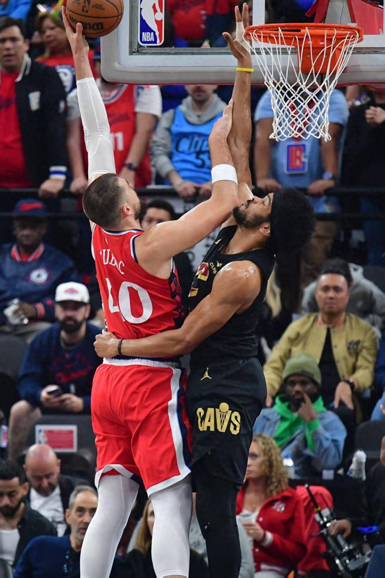 美国男篮鏖战快船,加里纳利送出助攻的简单介绍 美国男篮鏖战快船,加里纳利送出助攻的简单介绍