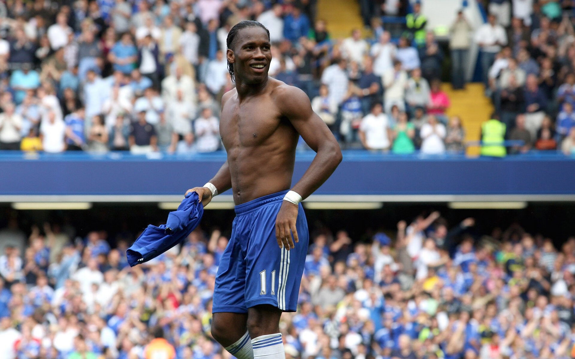 东方擂鼓已成定局，法兰西引擎掌控全场，曼联踏平日本的战术密码